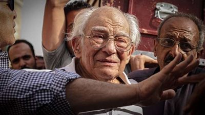 ماذا قال رشوان توفيق عن زوجته قبل وفاتها (فيديو)