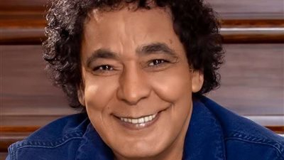 شاهد.. محمد منير يفجر مفاجأة عن أحدث أغانيه