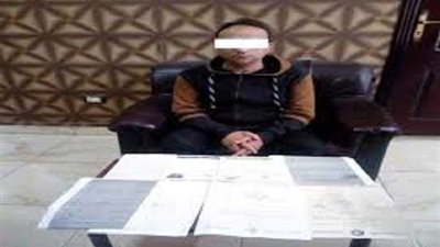 خبير قانوني: الحبس من 3 إلى 5 سنوات عقوبة منتحل صفة طبيب