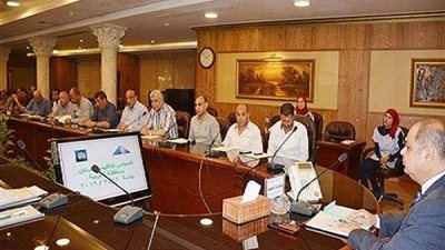 محافظ الغربية يستعرض الخطة الاستثمارية للعام المالي الجديد