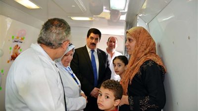محافظ القليوبية يتفقد القافلة الطبية المجانية بكفر فرسيس ببنها