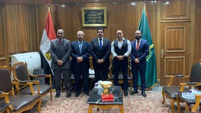 محافظ القليوبية يجتمع مع أعضاء مبادرة 