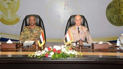 الفريق محمد فريد رئيس أركان حرب القوات المسلحة يلتقى رئيس الأركان المشتركة السودانية