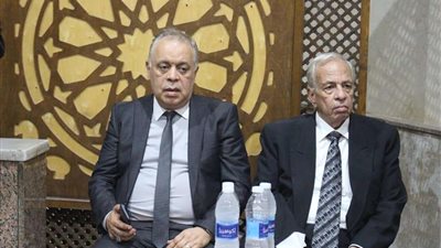 توافد نجوم الفن على عزاء زوجة رشوان توفيق (صور)