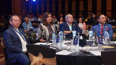 رئيس المستشفى الوطني للعيون يستعرض الإنجازات بمبادرة 