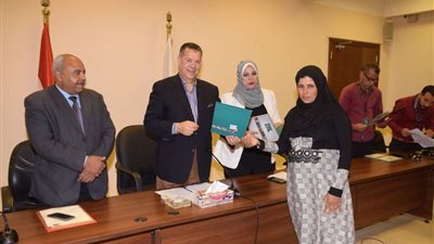 محافظ بني سويف يطالب التضامن بالعمل خارج الصندوق لتوفير الحلول لاحتياجات المواطنين