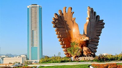 الإمارات تقرر تخفيض رسوم الخدمات وتصاريح العمل بنسب 50%