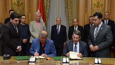 وزير الإنتاج الحربي يبحث مع 