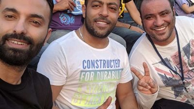 تامر عاشور يشارك جمهورة بصورة من نهائي كأس الأمم الأفريقية