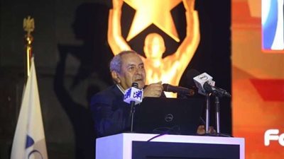 أسامة عباس: بناء مدرسة  متخصصة في صيانة مصانع الأدوية.. قريبًا