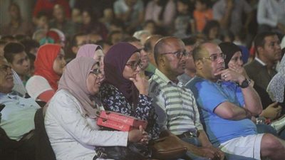 بالصور.. متابعة الجماهير لنهائي امم افريقيا بمركز شباب الجزيرة