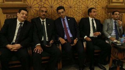 ”علي عبد العال” في عزاء والد البرلماني محمد فؤاد