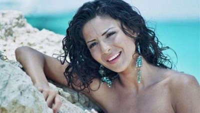 بالفيديو.. وصلة رقص ساخنة لـ دوللي شاهين في الساحل الشمالي