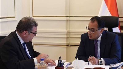 رئيس الوزراء يناقش المحاور الرئيسية لتطوير قطاع الأعمال العام (صور)