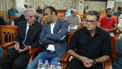 عبد الحفيظ وأحمد سليمان ومدرب الأهلي في عزاء شقيقة سمير عدلي (صور)