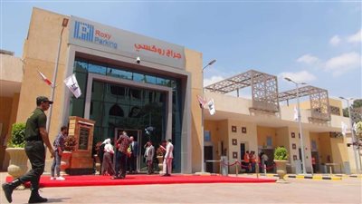 بمساحة 10 آلاف متر.. رئيس الوزراء يفتتح جراج روكسي الإلكتروني