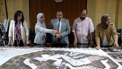 رئيس جامعة بني سويف يستعرض مشروعات تخرج كلية هندسة