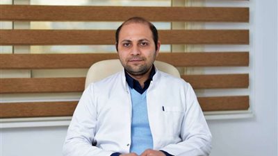 جراح تجميل يوضح كيفية التخلص من تثدي الرجال