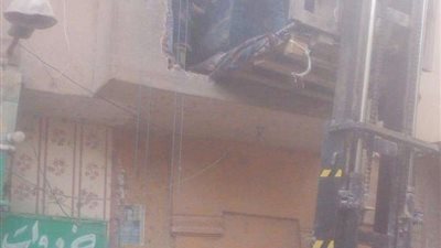 ونش ينقل مواطن يزن 500 كجم إلى المستشفى بحلوان (صور)