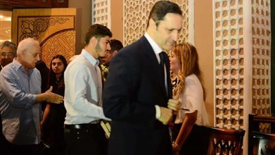 علاء مبارك ومنى الشاذلي في عزاء زوجة إبراهيم سعدة (صور)