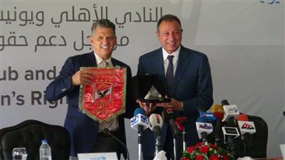 بالصور.. الخطيب يهدي 