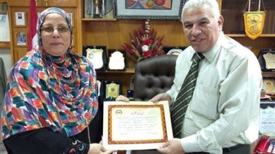 وكيل تعليم بالبحيرة يكرم الرائد والمعلم المثالي على مستوى الجمهورية