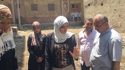 نائب محافظ القليوبية تقوم بجولة لمنطقة شلقان بالقناطر الخيرية لحل شكاوى المواطنين