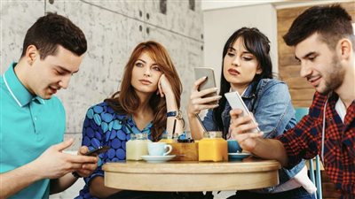 استشاري يكشف تأثير المنشورات الكئيبة على العقل الباطن