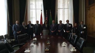 رئيس البرلمان الكندي يستقبل الوفد المصري داخل 