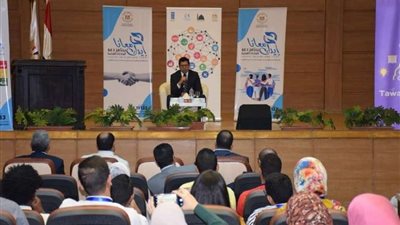 خلال لقائه 100 شاب وفتاة.. أشرف صبحي يؤكد دعم الوزارة للمبادرات الشبابية