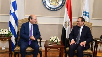 طارق الملا يبحث مع وزير الطاقة اليوناني التعاون المشترك