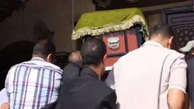 تشيع جثمان والدة الفنانة يسرا (صور)