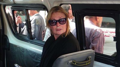 أبرزهم شريهان وهيفاء.. نجوم الفن ينعون والدة يسرا