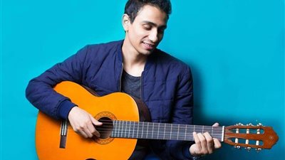 حامد صفوت يغني كلمات الراحل شريف قمر (فيديو)