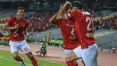 جماهير الأهلي تحتفل بالتتويج بالدوري في الجزيرة