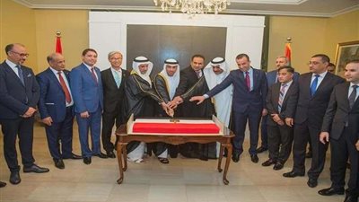 شاهد.. برج خليفة يتزين بعلم مصر احتفالًا بذكرى ثورة يوليو