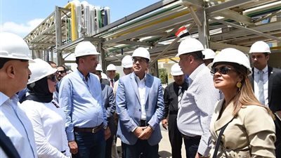 رئيس الوزراء يتفقد مشروع وحدتي تحسين النافتا بشركة الإسكندرية للتكرير