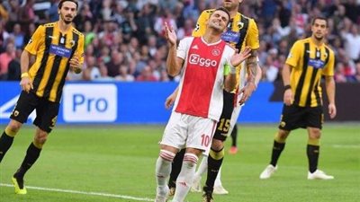 التعادل السلبي يخيم على الشوط الأول من مباراة أياكس أمستردام وآيك أثينا