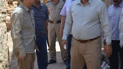 الزملوط يوجه بالإزالة الفورية للمنازل المُهدمة بدرب السندادية في الخارجة