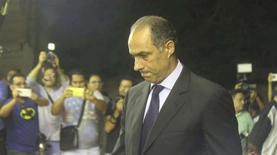 نجل مبارك ومصطفى الفقي فى عزاء والدة يسرا