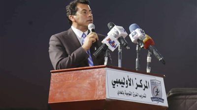 بالصور.. وزير الرياضة يلتقي أعضاء اللجنة المنظمة لبطولة الأمم الأفريقية