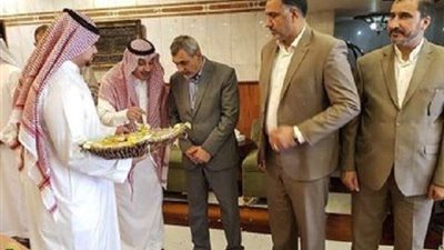 بالورود والحلويات.. استقبال حافل من السلطات السعودية للحجاج الإيرانيين