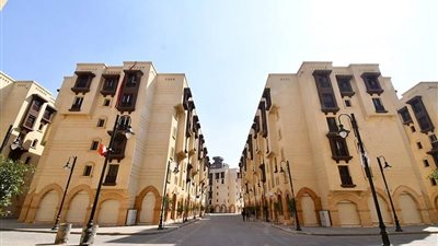 وزير الإسكان يستعرض جهود الوزارة في تطوير المناطق غير الآمنة والعشوائية