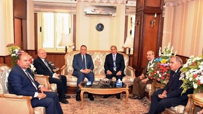 محافظ الشرقية يُهنئ مدير الأمن الجديد بمناسبة توليه مهام منصبه