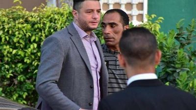 نجوم الفن والمجتمع يقدمون واجب العزاء في فاروق الفيشاوي (صور)