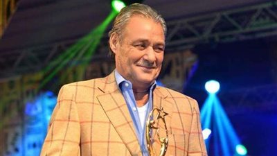 نجوم الفن والإعلام في عزاء فاروق الفيشاوي