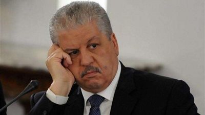 عاجل.. حبس رئيس وزراء الجزائر 