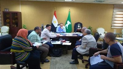 محافظ الشرقية يجتمع بمسئولي المياة والكهرباء والصرف لدفع عجلة العمل