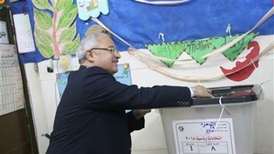 هشام زعزوع يدلي بصوته في الانتخابات بالمدرسة القومية بالزمالك