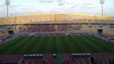 بالصور.. توافد الجماهير على ملعب برج العرب